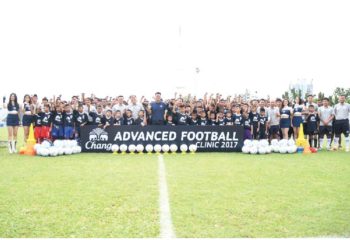 ปธ.เทคนิคสมาคมฯ ร่วมเปิดสอนทักษะฟุตบอล “Chang Advance Football Clinic 2017”